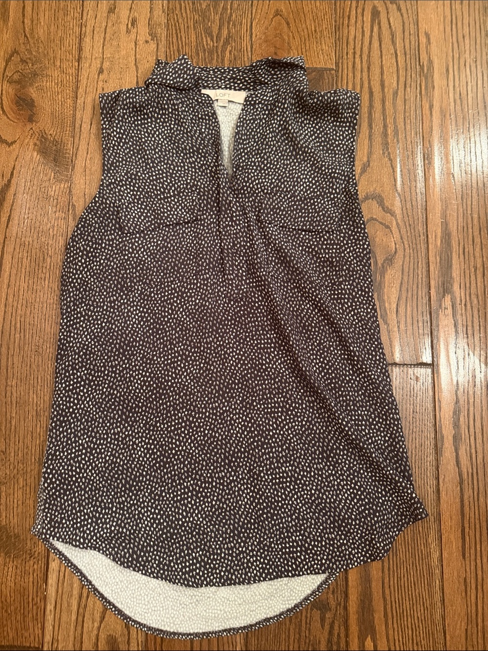 LOFT Sleeveless Dot-Print Shell Top in Black and White Size L